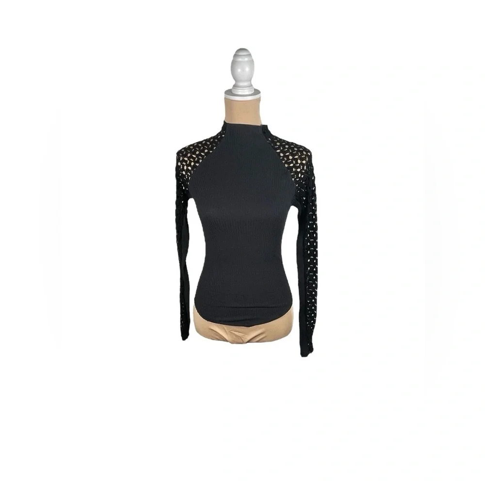 Free People Clemente Rib Knit Top‎ with Crochet Sleeves Size Small